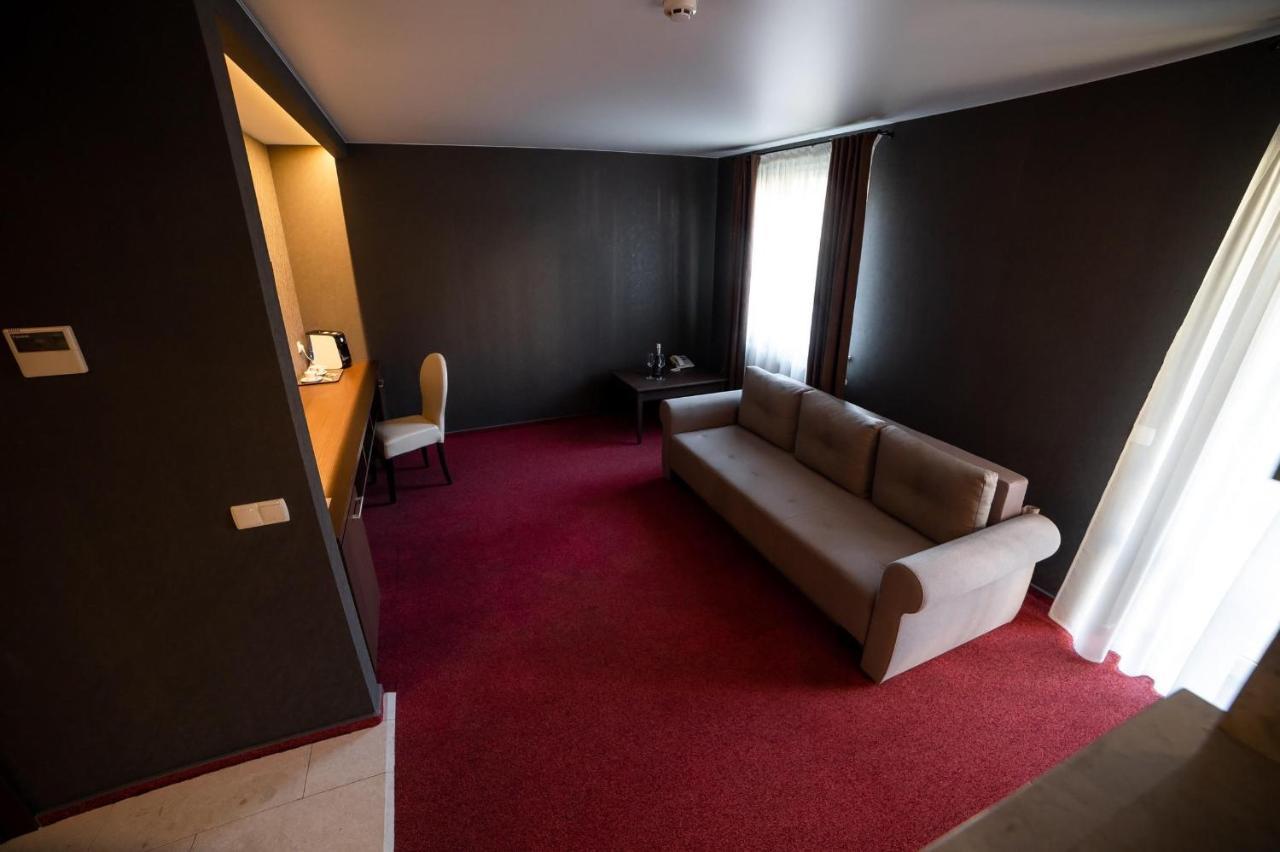 Sribni Leleky Hotel & Spa Lutsʼk Exterior foto